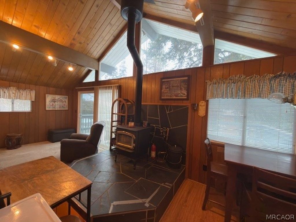 Photo of 719 Ridge Way, Green Valley Lake, CA 92341 (MLS # 32600319)