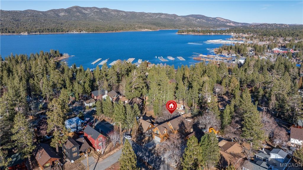 Photo of 615 Temple Lane, Big Bear Lake, CA 92315 (MLS # 32600133)