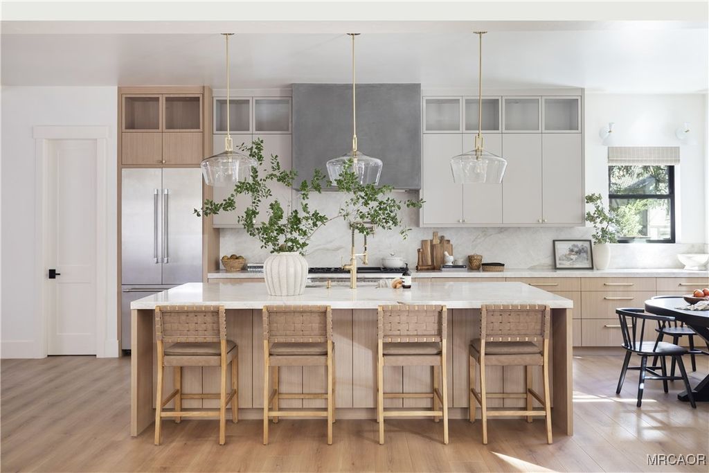 Photo of 481 Bay View Court, Lake Arrowhead, CA 92352 (MLS # 32502854)