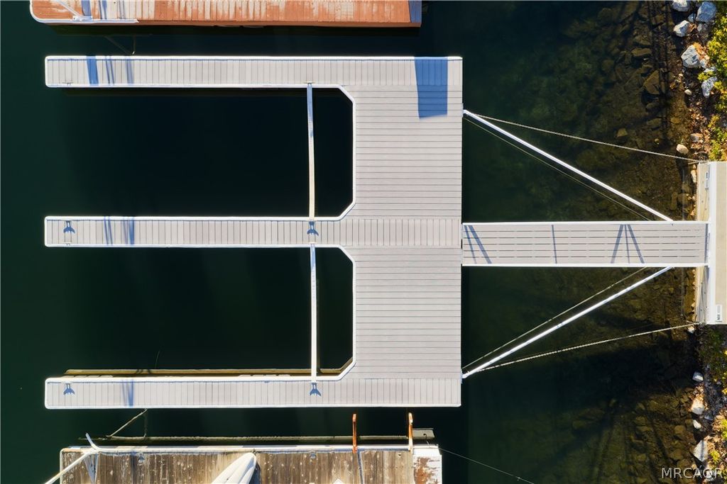 Photo of 481 Bay View Court, Lake Arrowhead, CA 92352 (MLS # 32502854)