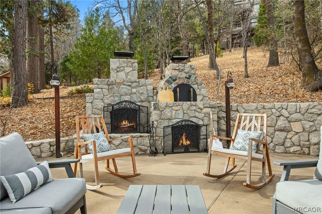 Photo of 27516 W Shore Road, Lake Arrowhead, CA 92352 (MLS # 32601623)