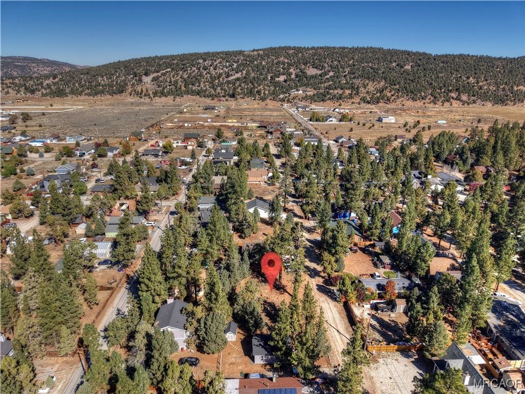 Photo of 929 Ash Lane, Big Bear City, CA 92314 (MLS # 32502540)