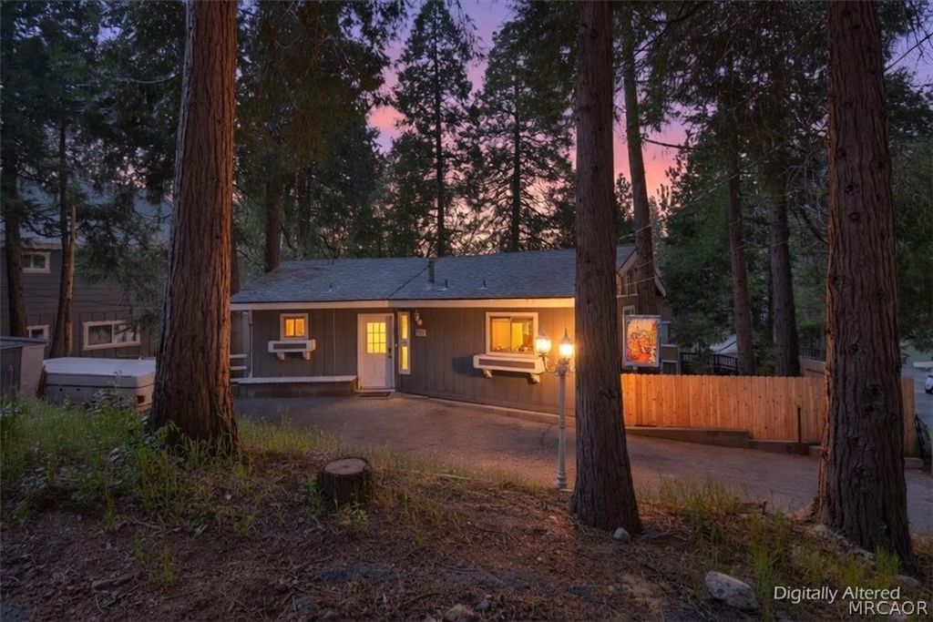 Photo of 770 Berne Drive, Crestline, CA 92325 (MLS # 32600772)