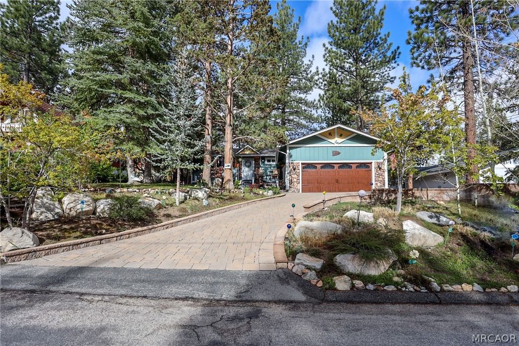 Photo of 427 Dorset Drive, Big Bear City, CA 92314 (MLS # 32600801)