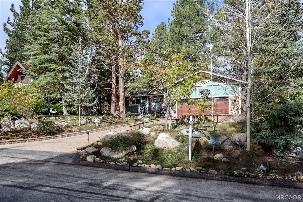 Photo of 427 Dorset Drive, Big Bear City, CA 92314 (MLS # 32600801)