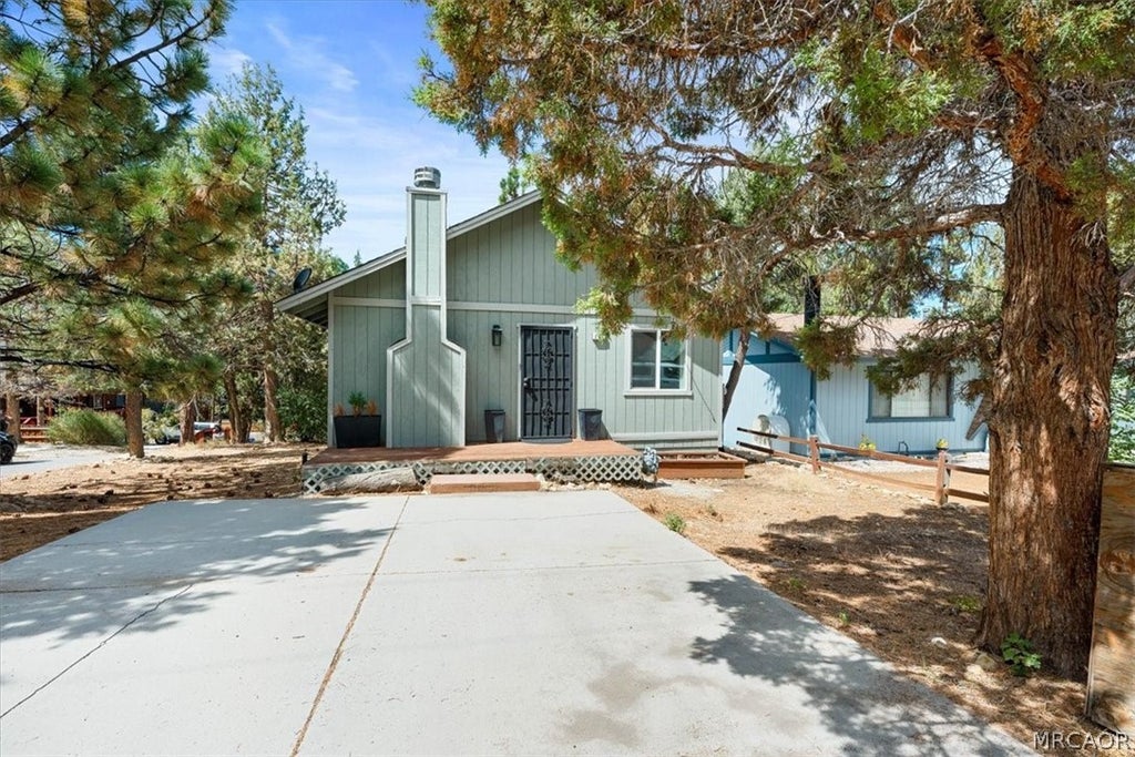 Photo of 196 Sunset Lane, Sugarloaf, CA 92386 (MLS # 32602154)
