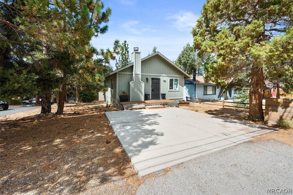 Photo of 196 Sunset Lane, Sugarloaf, CA 92386 (MLS # 32602154)