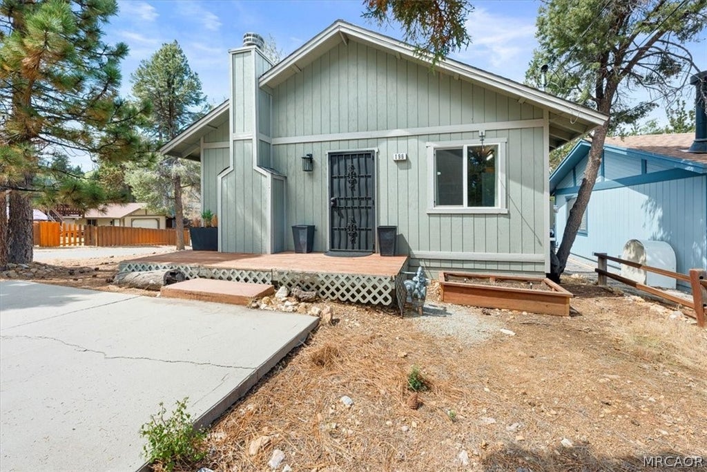 Photo of 196 Sunset Lane, Sugarloaf, CA 92386 (MLS # 32602154)