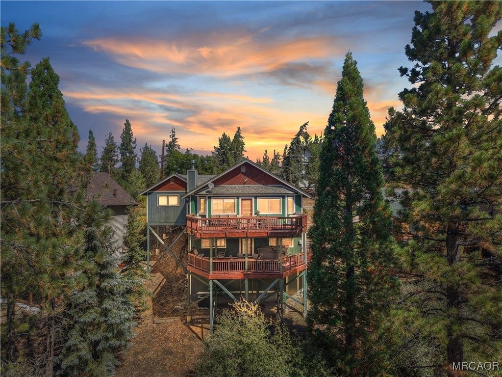 Photo of 42895 Monterey Street, Big Bear Lake, CA 92315 (MLS # 32502350)