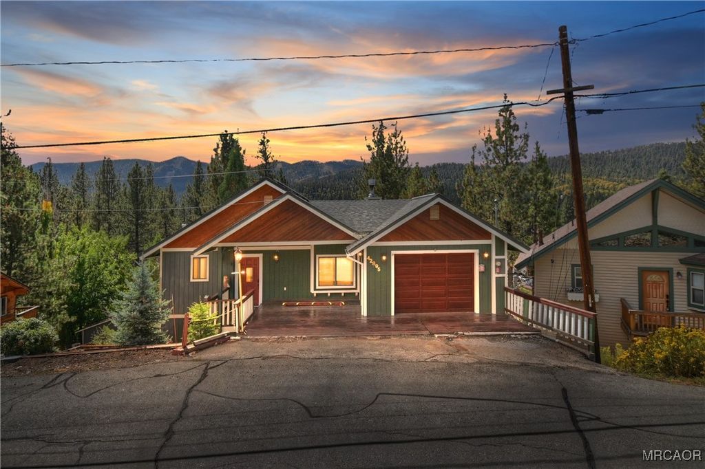 Photo of 42895 Monterey Street, Big Bear Lake, CA 92315 (MLS # 32502350)