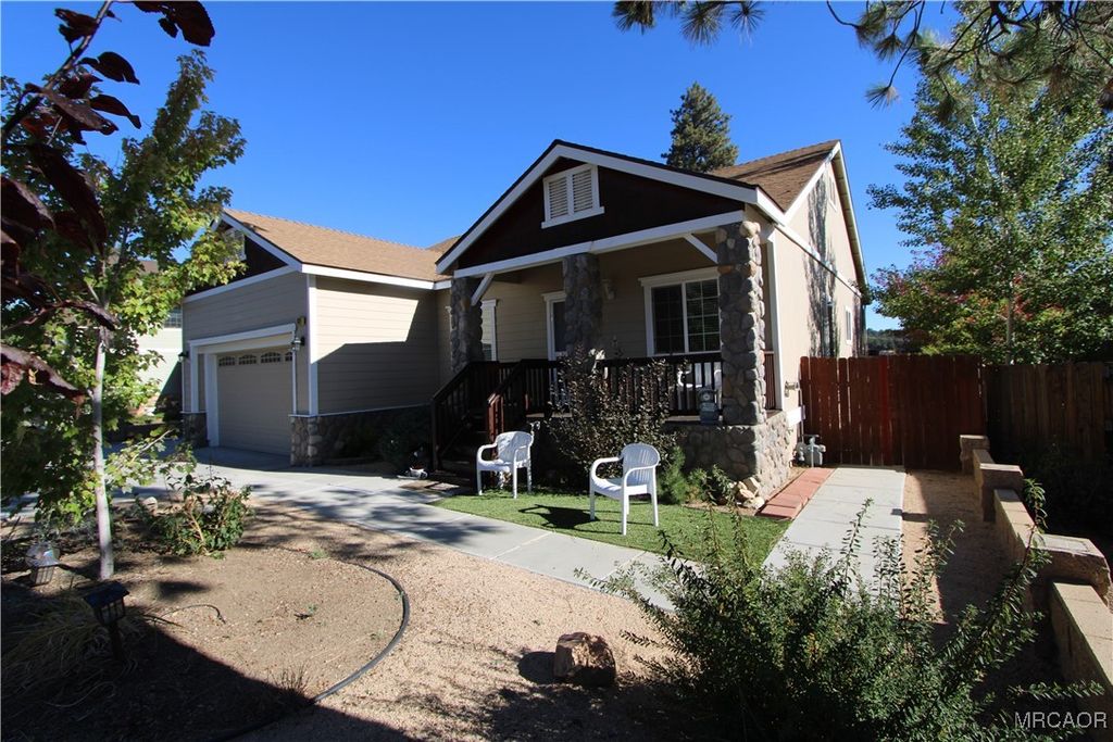 Photo of 1625 Malabar Way, Big Bear City, CA 92314 (MLS # 32502365)