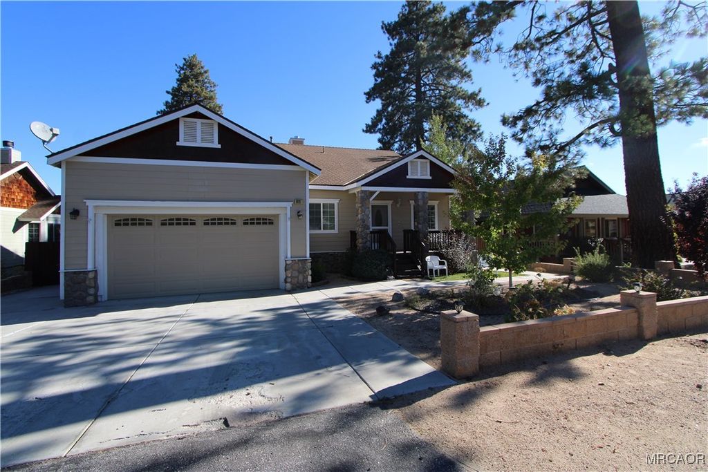 Photo of 1625 Malabar Way, Big Bear City, CA 92314 (MLS # 32502365)
