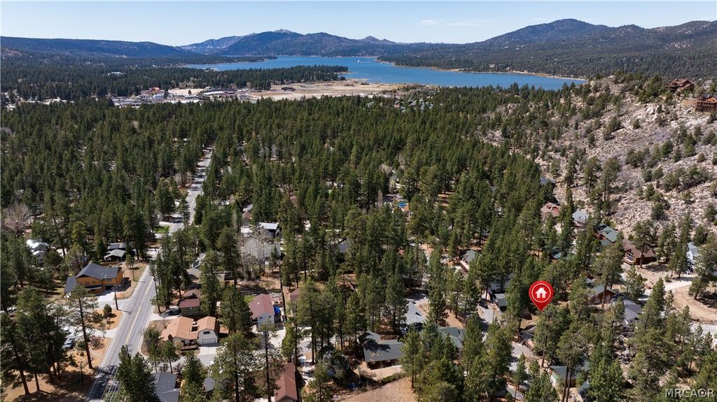 Photo of 42672 Juniper Drive, Big Bear Lake, CA 92315 (MLS # 32600705)