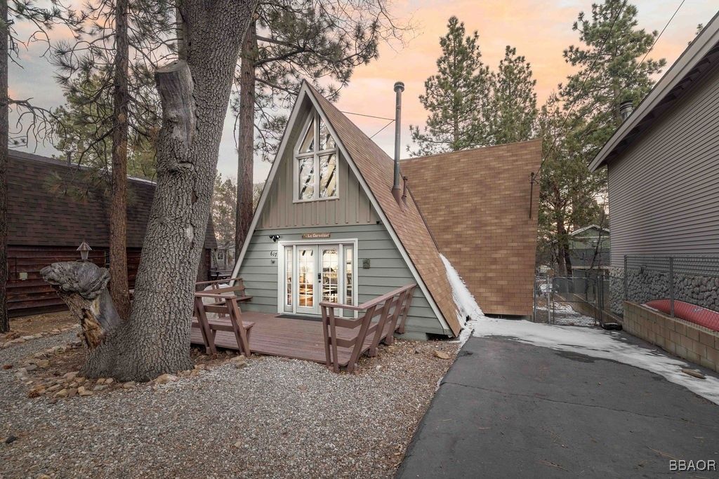 Photo of 617 Highland Lane, Sugarloaf, CA 92386 (MLS # 32500193)