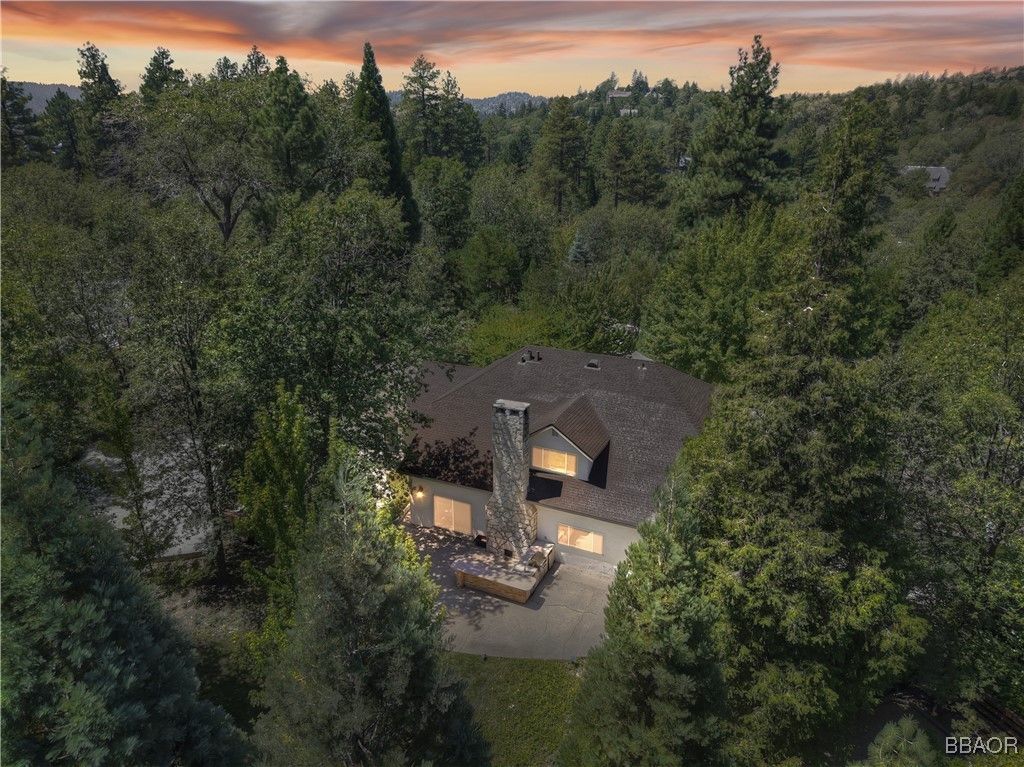 Photo of 28411 North Shore Road, Lake Arrowhead, CA 92352 (MLS # 32502106)