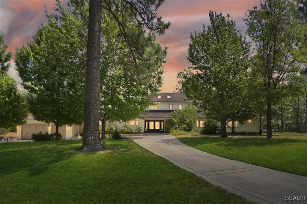 Photo of 28411 North Shore Road, Lake Arrowhead, CA 92352 (MLS # 32502106)
