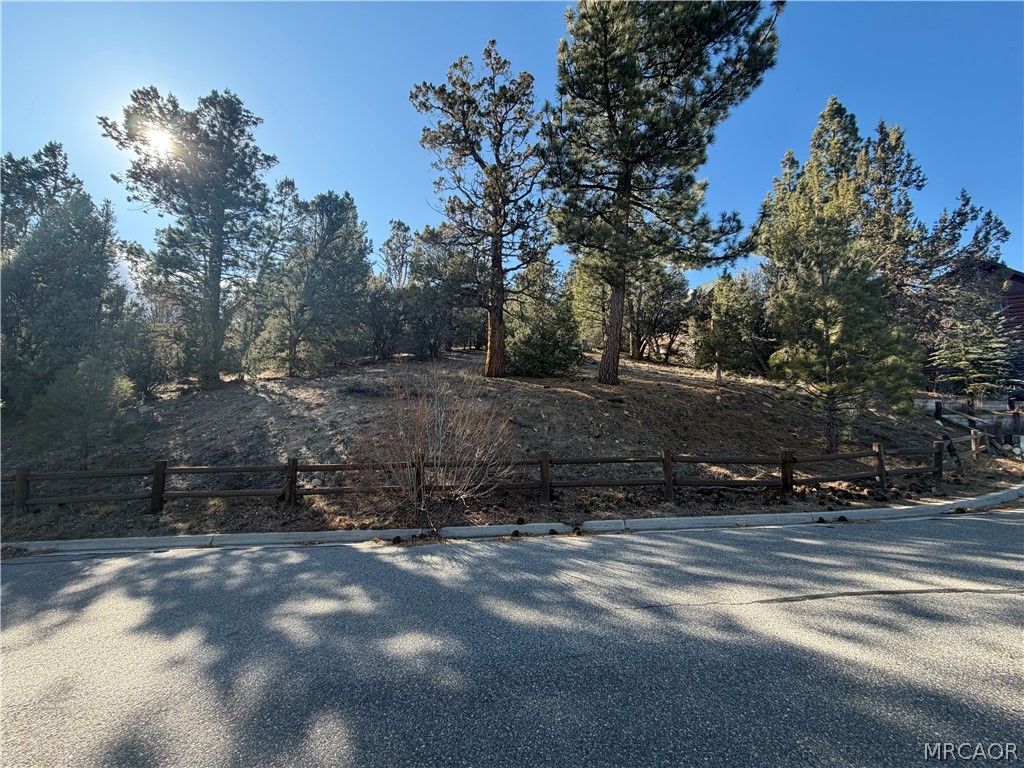 Photo of 248 Echo Hill, Big Bear Lake, CA 92315 (MLS # 32601268)