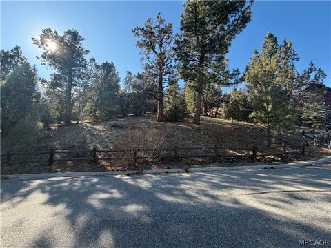 Photo of 248 Echo Hill, Big Bear Lake, CA 92315 (MLS # 32601268)