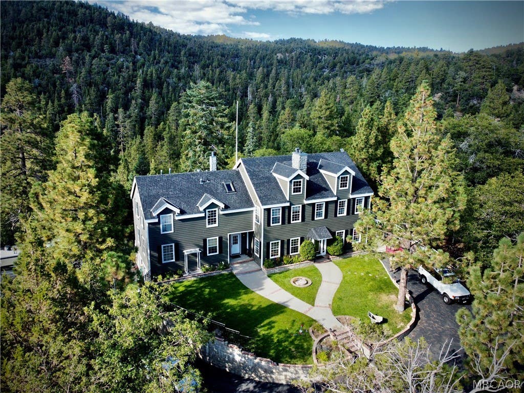 Photo of 39495 Raccoon Drive, Fawnskin, CA 92333 (MLS # 32601738)
