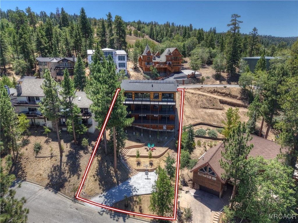 Photo of 40564 Ironwood Road, Big Bear Lake, CA 92315 (MLS # 32403944)