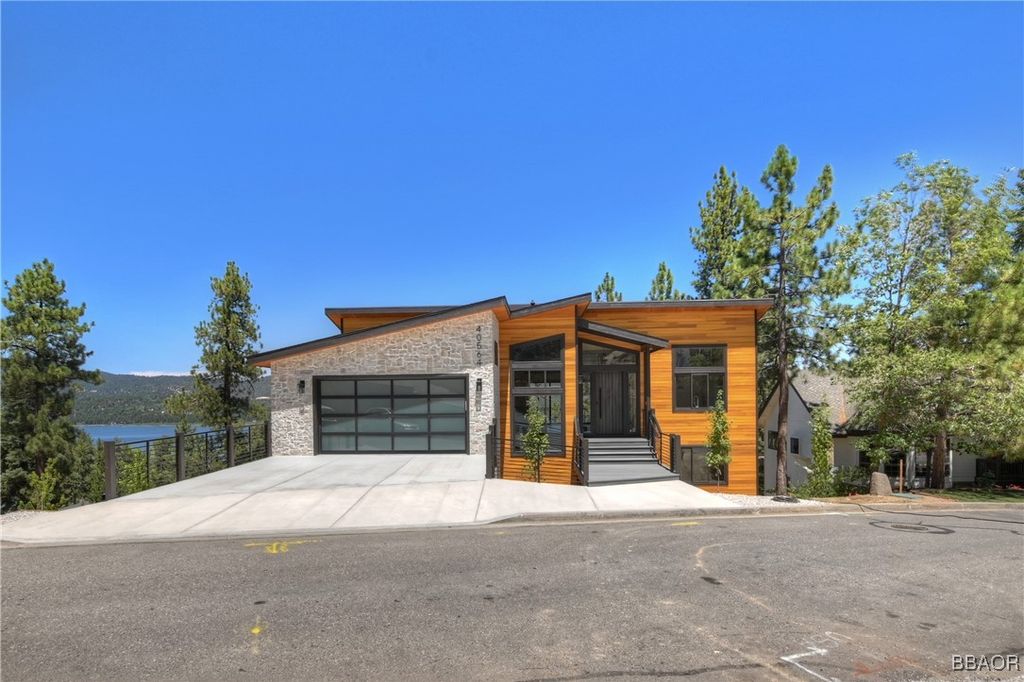 Photo of 40564 Ironwood Road, Big Bear Lake, CA 92315 (MLS # 32403944)