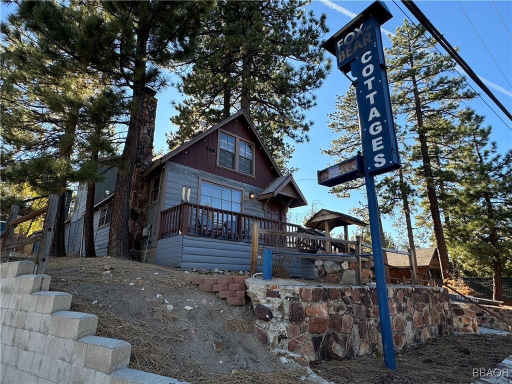 Photo of 40105 Big Bear Blvd Boulevard, Big Bear Lake, CA 92315 (MLS # 32406109)