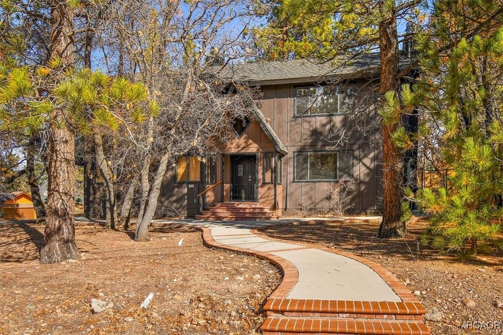 Photo of 1584 Wolf Road, Big Bear Lake, CA 92315 (MLS # 32600038)