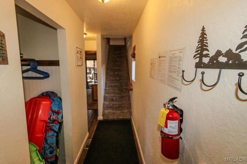 Photo of 664 Knight Avenue, Big Bear Lake, CA 92315 (MLS # 32502616)