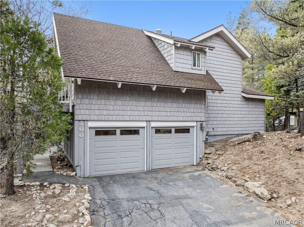 Photo of 200 Birchwood Drive, Lake Arrowhead, CA 92317 (MLS # 32600247)