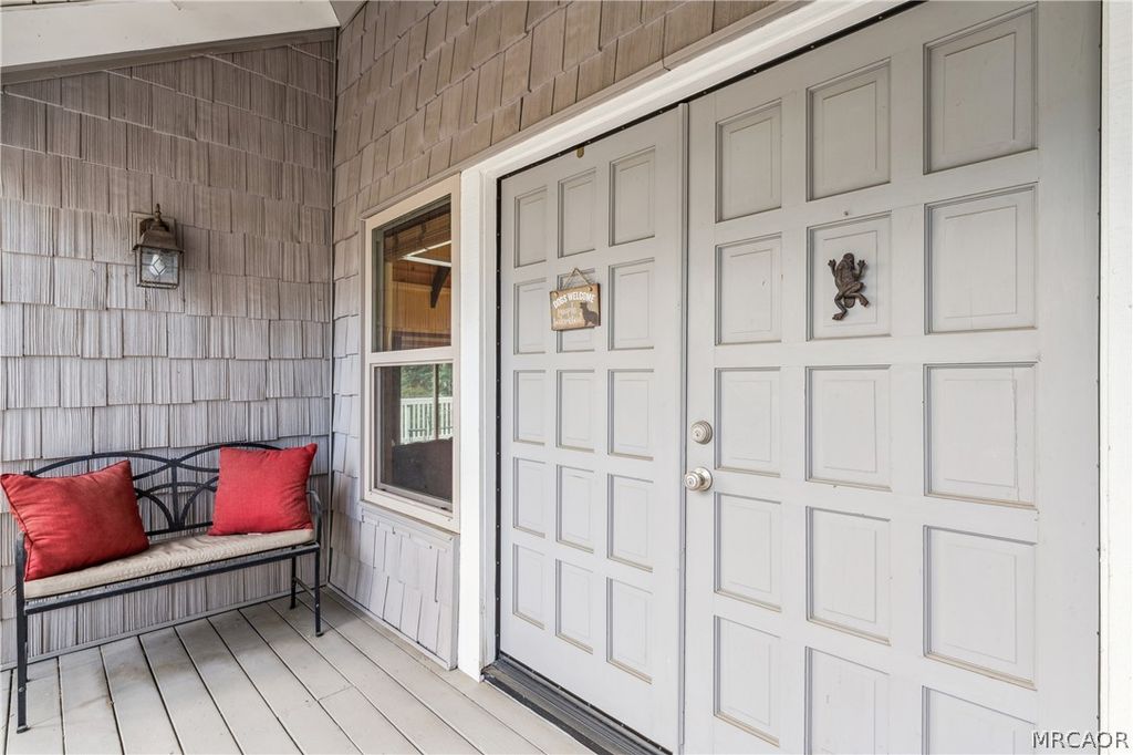 Photo of 200 Birchwood Drive, Lake Arrowhead, CA 92317 (MLS # 32600247)