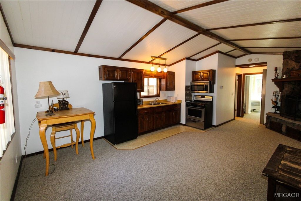 Photo of 607 Spruce Lane, Sugarloaf, CA 92386 (MLS # 32502632)