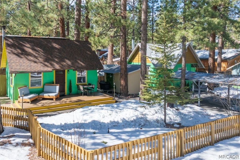 Photo of 903 W Rainbow Boulevard, Big Bear City, CA 92314 (MLS # 32600376)