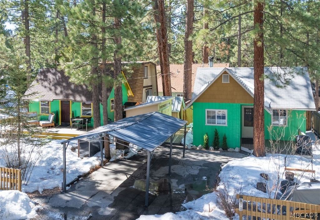 Photo of 903 W Rainbow Boulevard, Big Bear City, CA 92314 (MLS # 32600376)