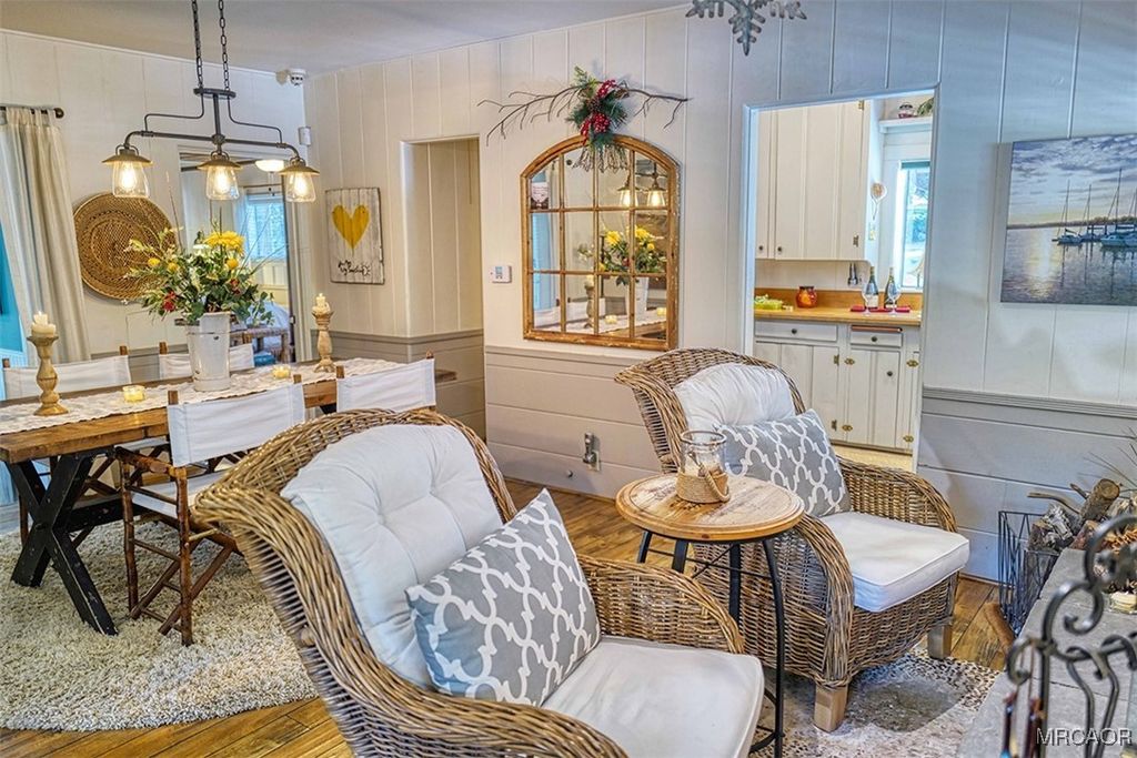 Photo of 27191 Little Bear Road, Lake Arrowhead, CA 92317 (MLS # 32502660)