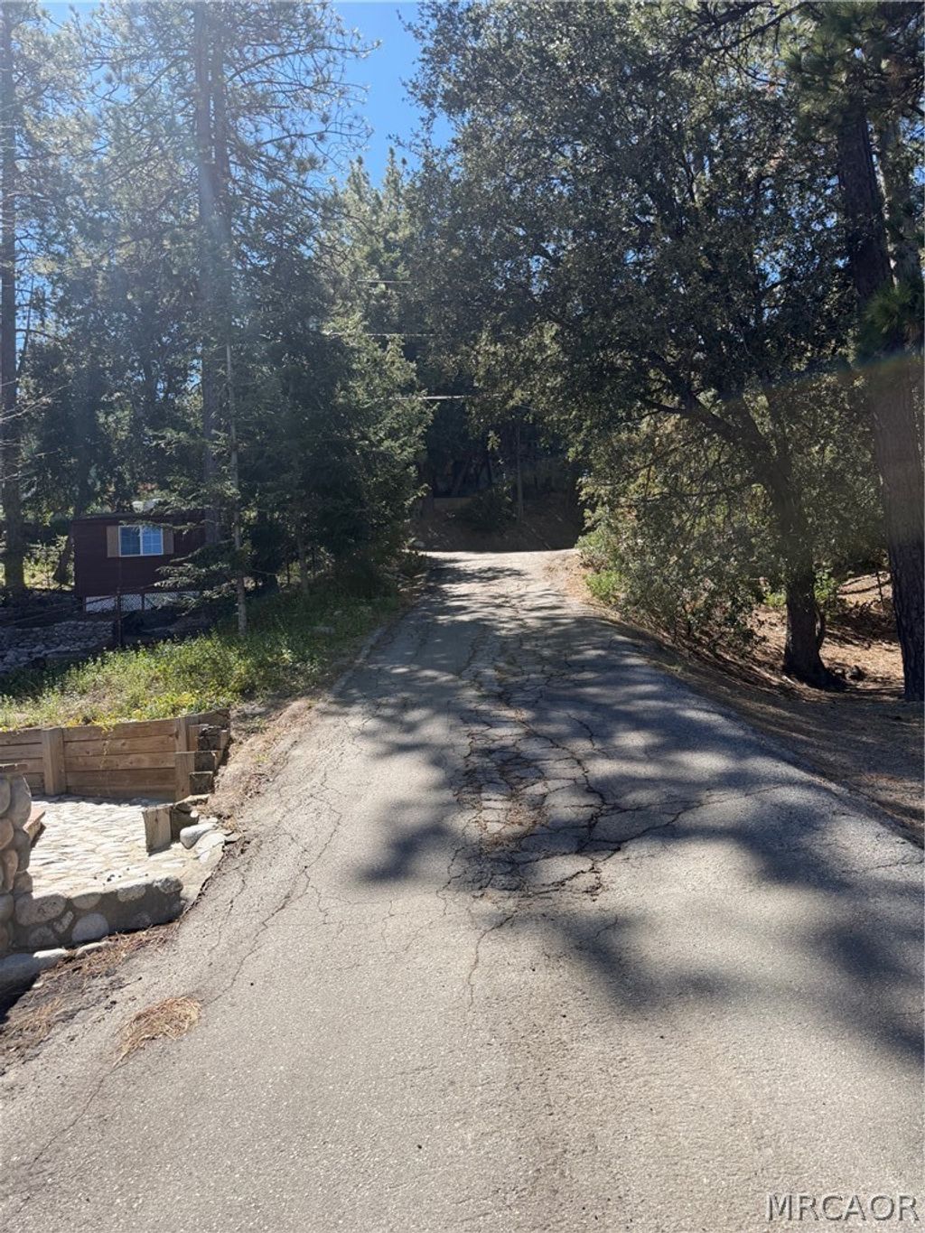 Photo of 0 Grasshorn Terrace, Lake Arrowhead, CA 92352 (MLS # 32600589)