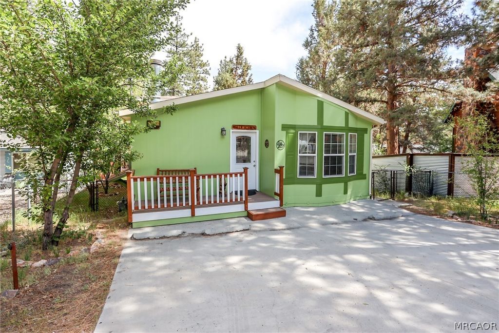 Photo of 417 Garrick Way, Big Bear City, CA 92314 (MLS # 32601012)