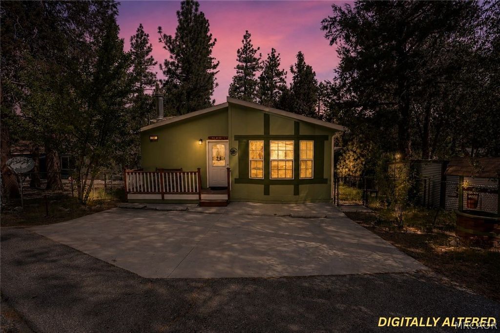 Photo of 417 Garrick Way, Big Bear City, CA 92314 (MLS # 32601012)