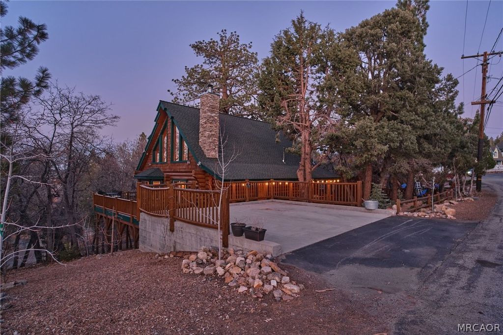 Photo of 654 Villa Grove Avenue, Big Bear City, CA 92314 (MLS # 32600299)