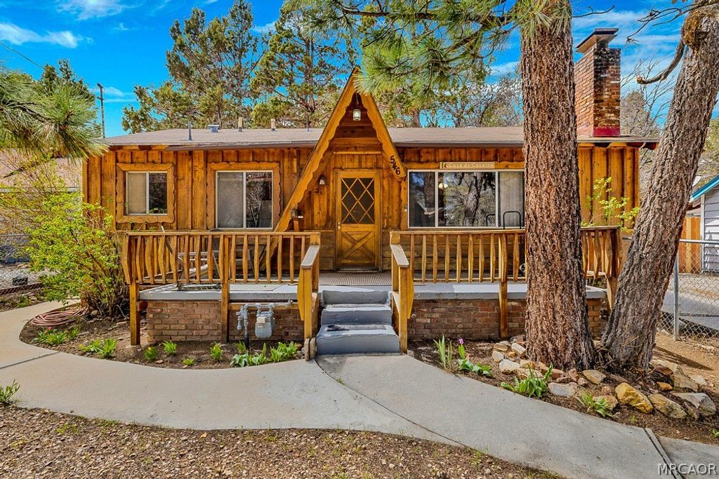 Photo of 548 Holmes Lane, Sugarloaf, CA 92386 (MLS # 32600989)