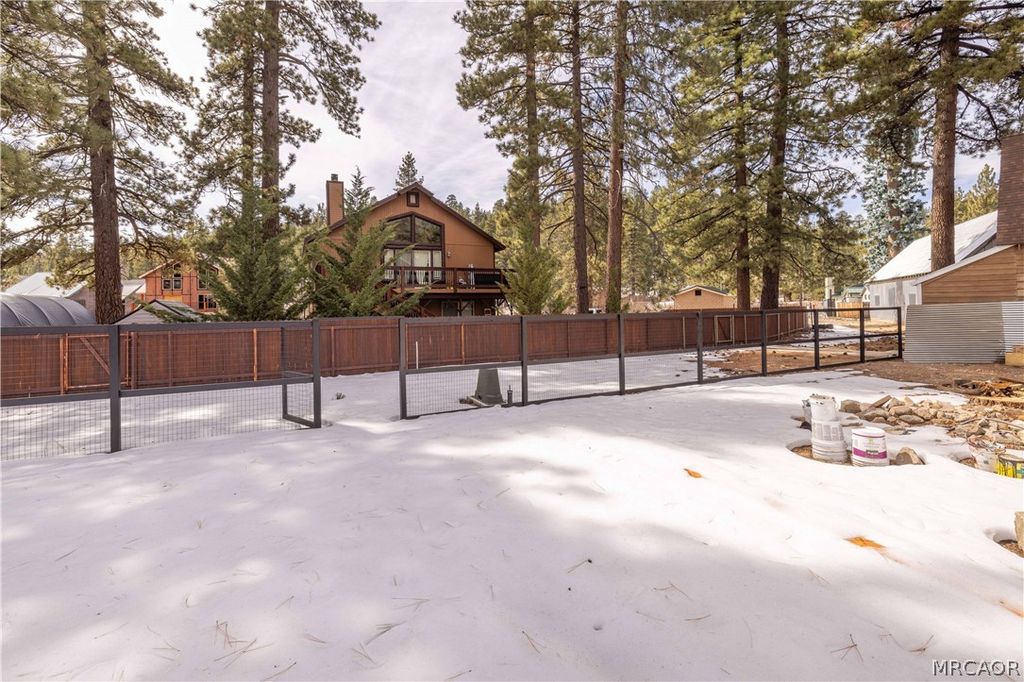 Photo of 39023 North Shore Drive, Big Bear Lake, CA 92333 (MLS # 32601027)