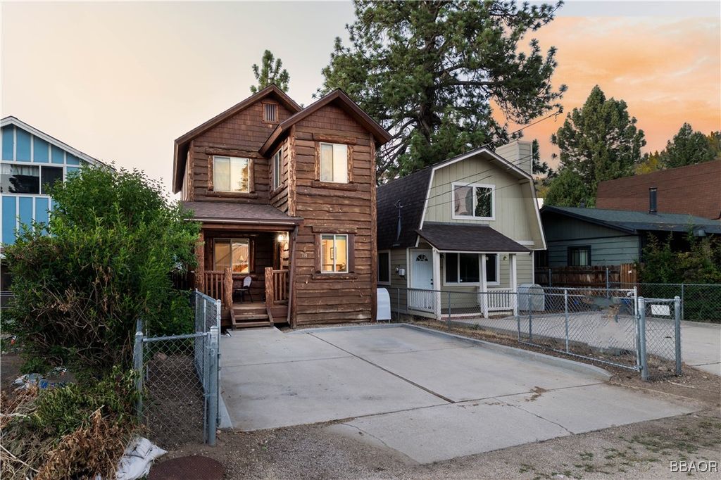 Photo of 731 W Country Club Boulevard, Big Bear City, CA 92314 (MLS # 32501886)
