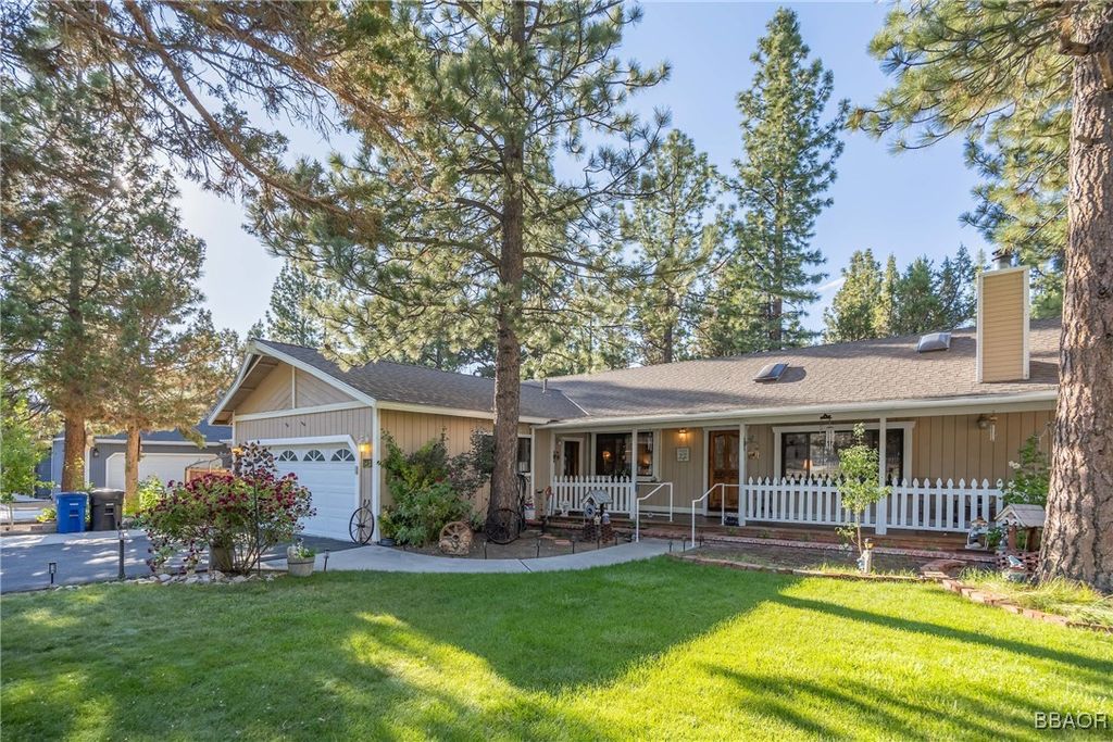 Photo of 513 E Angeles Boulevard, Big Bear City, CA 92314 (MLS # 32501706)