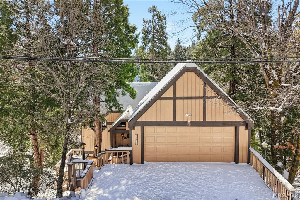 Photo of 27403 Alpen Drive, Lake Arrowhead, CA 92352 (MLS # 32600171)