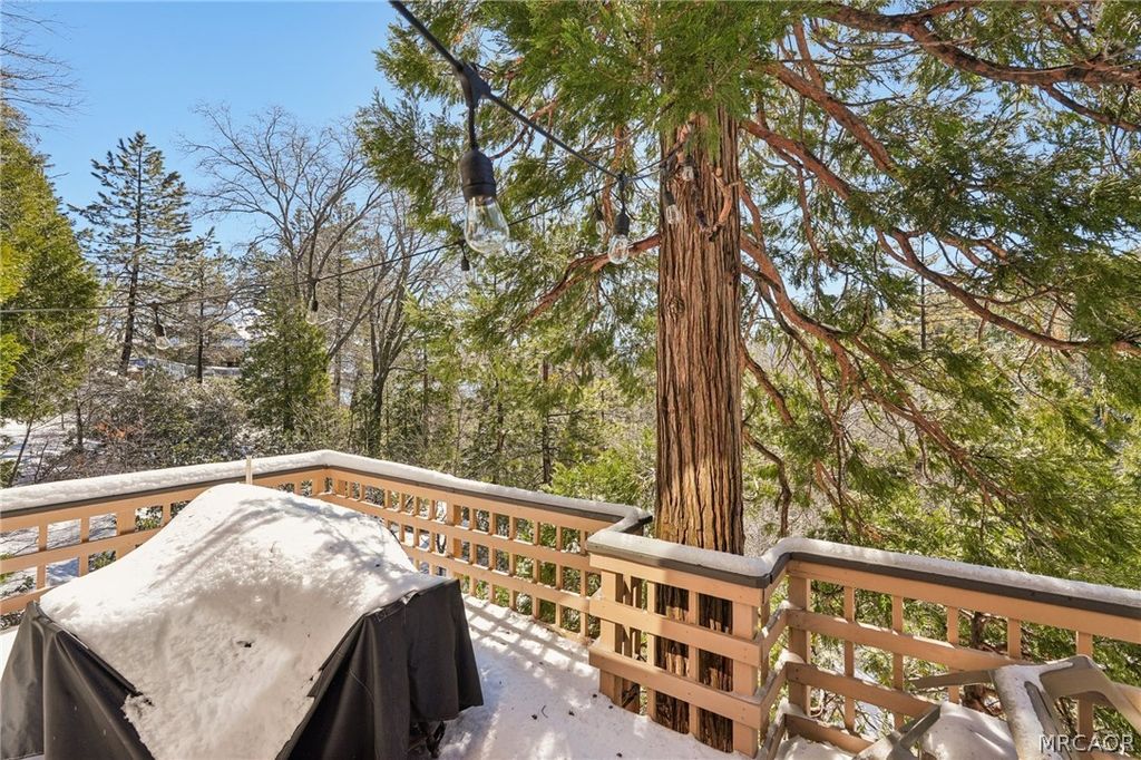 Photo of 27403 Alpen Drive, Lake Arrowhead, CA 92352 (MLS # 32600171)