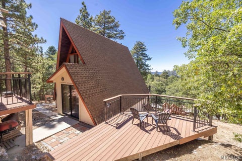 Photo of 43615 Bow Canyon Lane, Big Bear Lake, CA 92315 (MLS # 32602054)