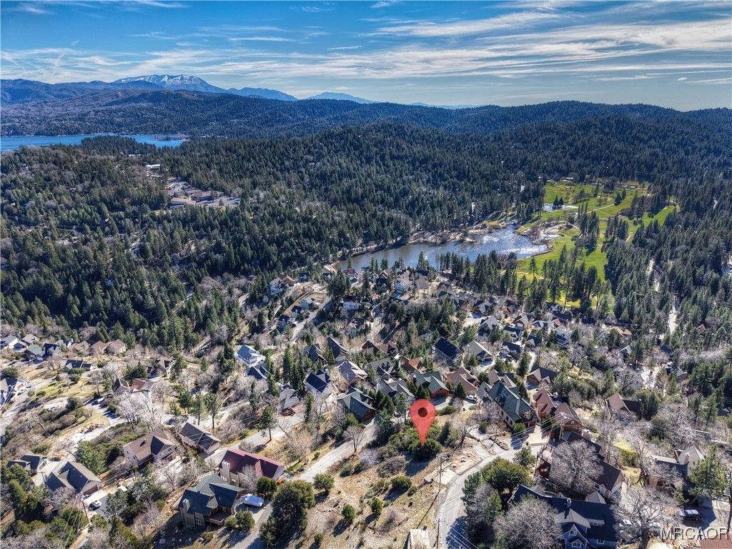 Photo of 935 Sonoma Drive, Lake Arrowhead, CA 92352 (MLS # 32600113)