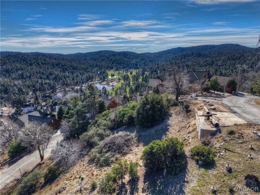 Photo of 935 Sonoma Drive, Lake Arrowhead, CA 92352 (MLS # 32600113)