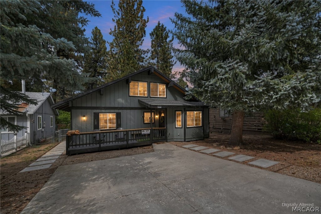 Photo of 42824 Cedar Avenue, Big Bear Lake, CA 92315 (MLS # 32602253)