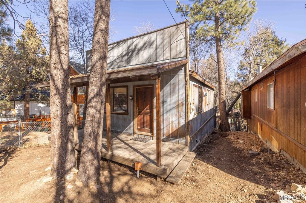 Photo of 269 Imperial Ave, Sugarloaf, CA 92386 (MLS # 32600156)