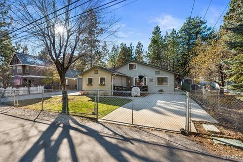 Photo of 446 Moreno Lane, Sugarloaf, CA 92386 (MLS # 32502756)